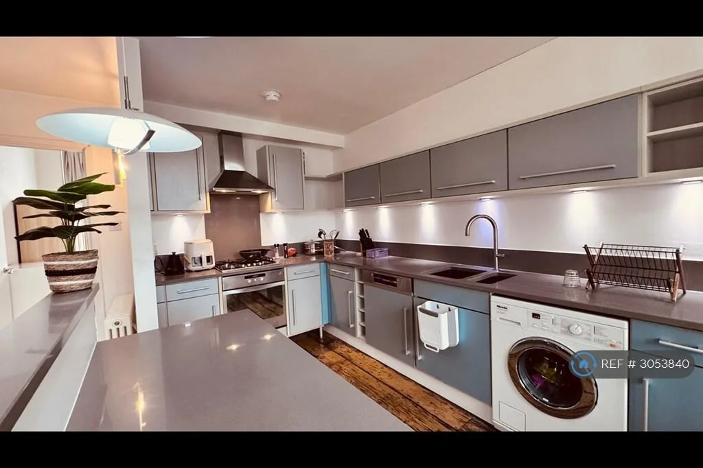 2 bedroom penthouse for rent
