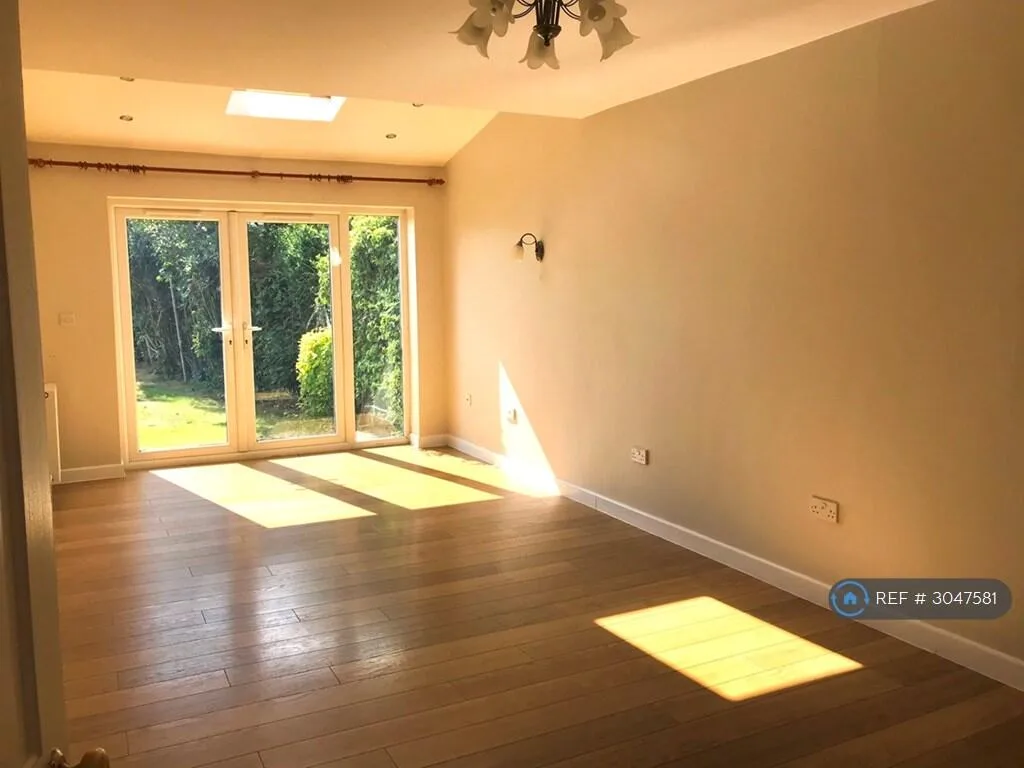 3 bedroom semi-detached house for rent