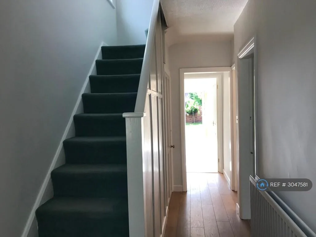3 bedroom semi-detached house for rent