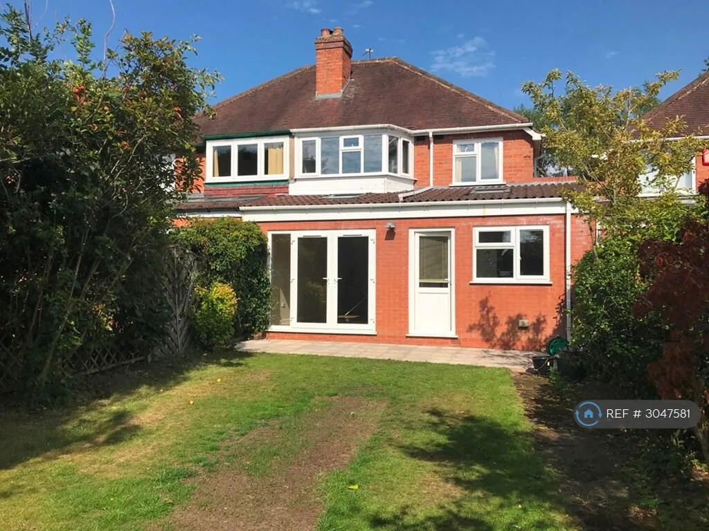 3 bedroom semi-detached house for rent