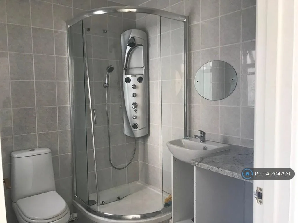 3 bedroom semi-detached house for rent