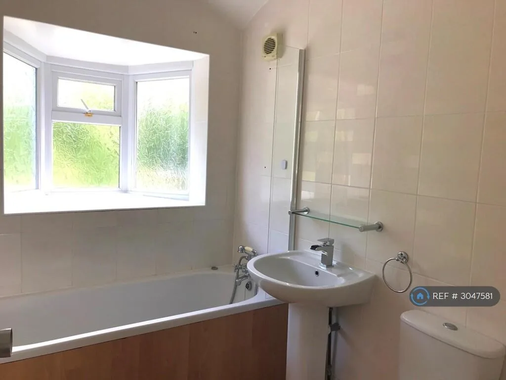 3 bedroom semi-detached house for rent