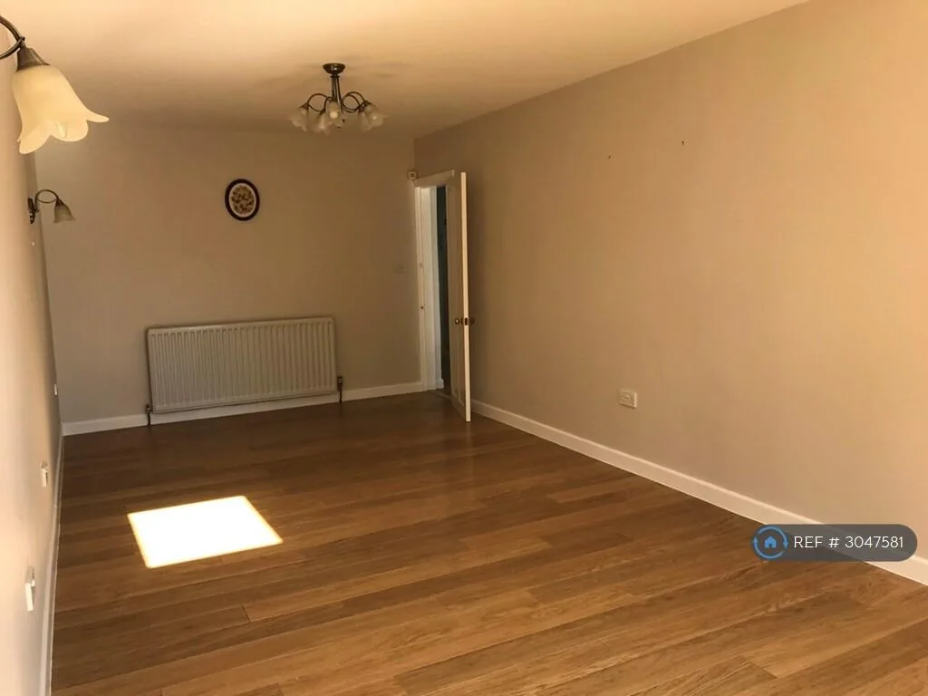3 bedroom semi-detached house for rent