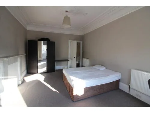 4 bedroom flat for rent