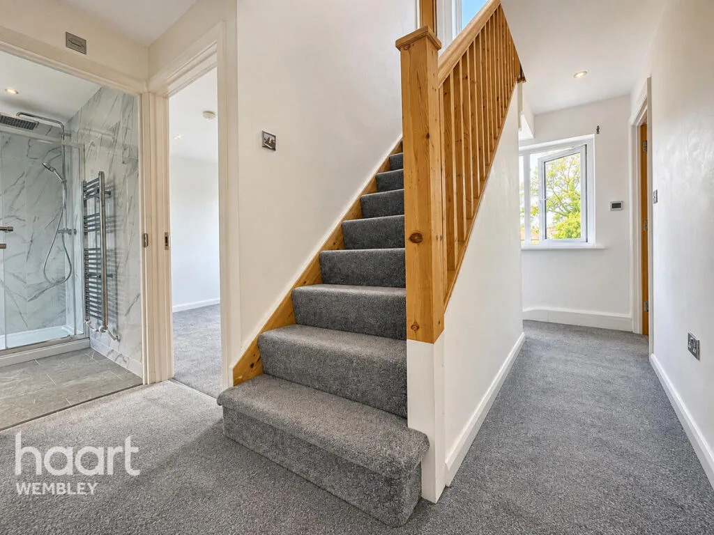 5 bedroom semi-detached house for rent