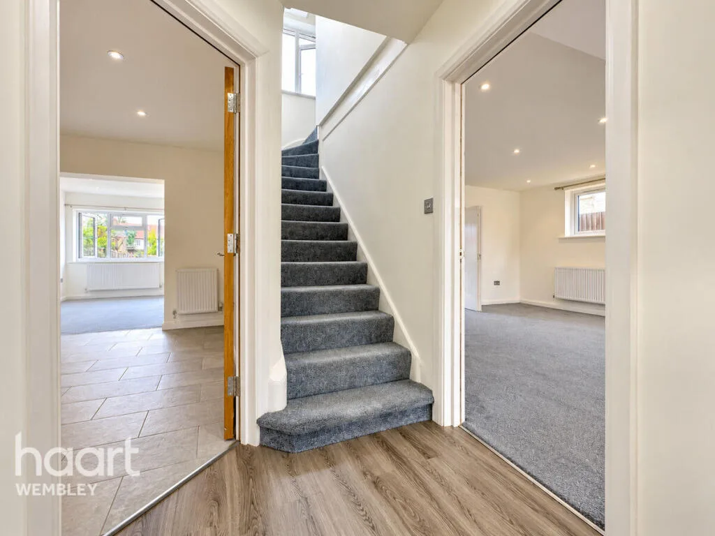 5 bedroom semi-detached house for rent