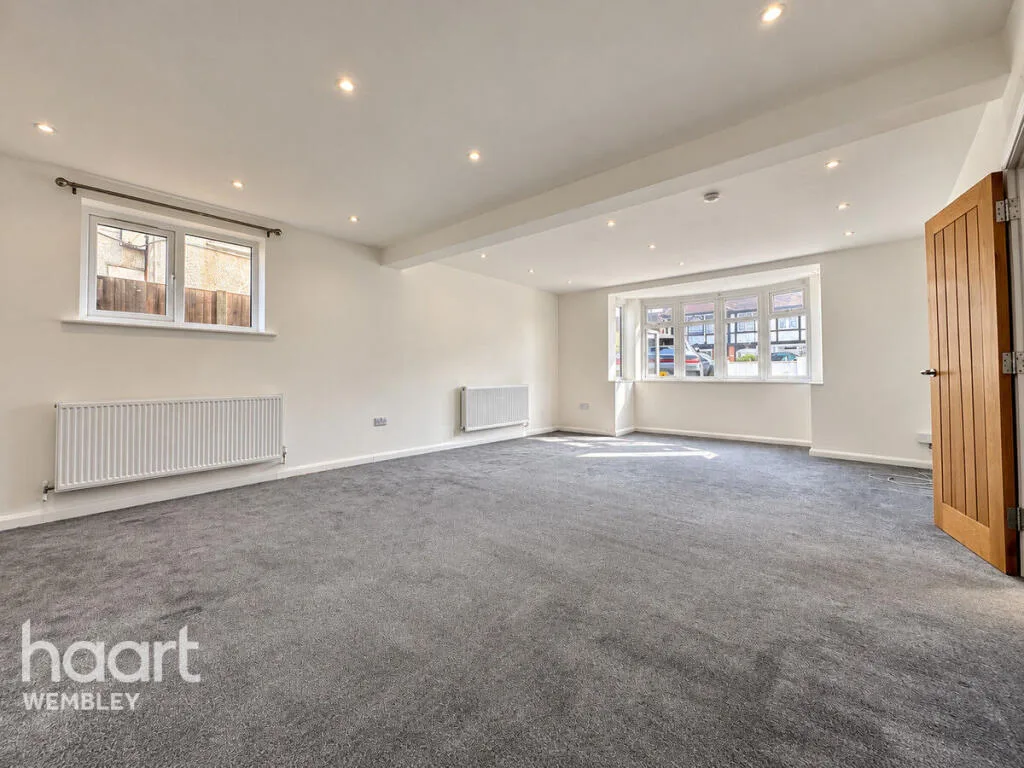 5 bedroom semi-detached house for rent