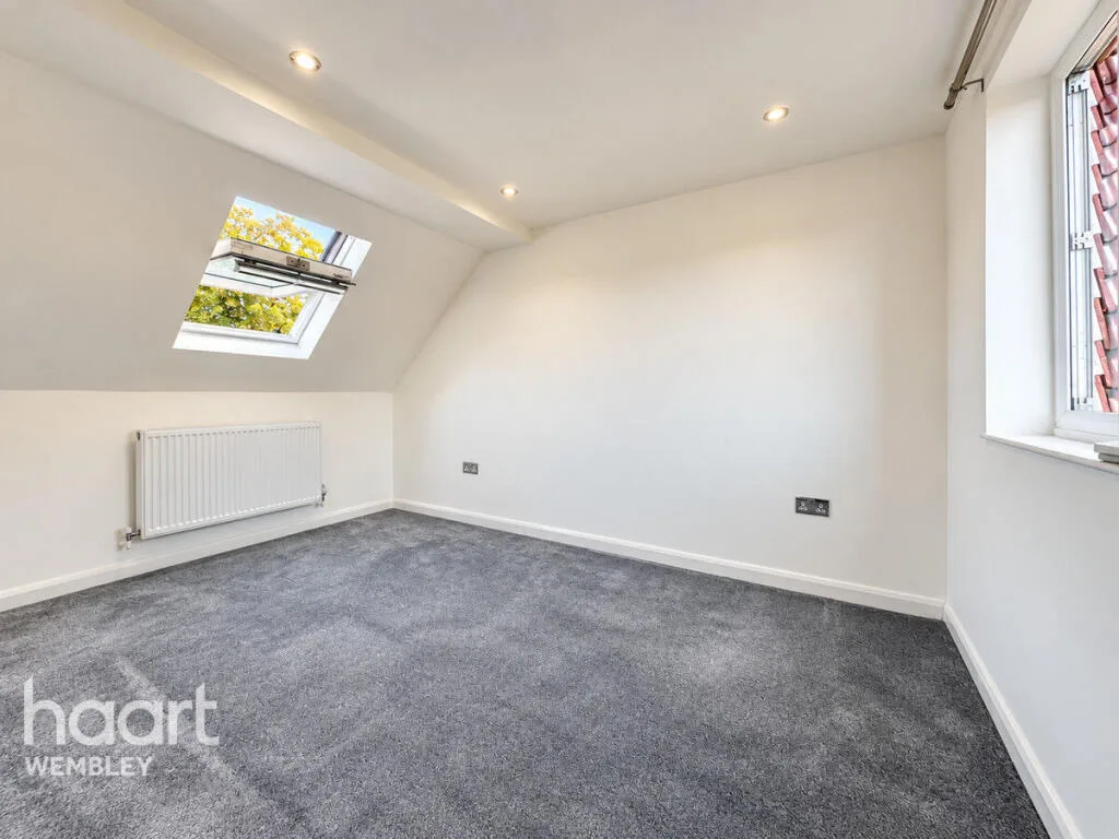 5 bedroom semi-detached house for rent