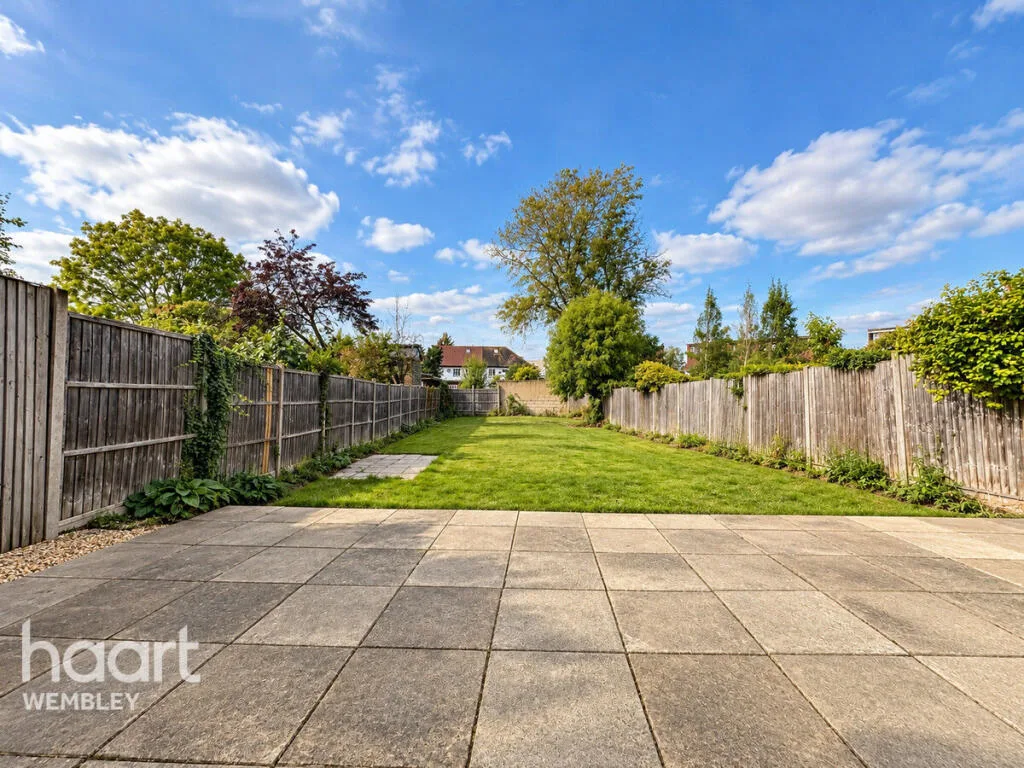 5 bedroom semi-detached house for rent
