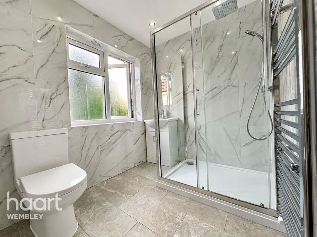 5 bedroom semi-detached house for rent