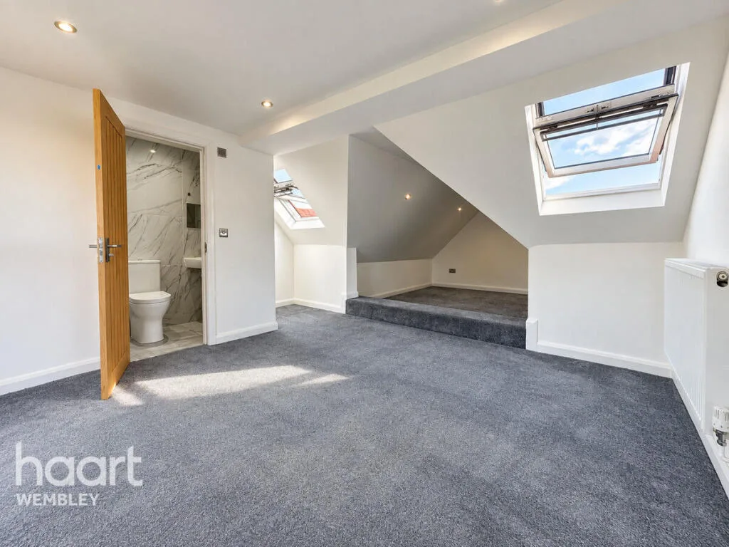 5 bedroom semi-detached house for rent