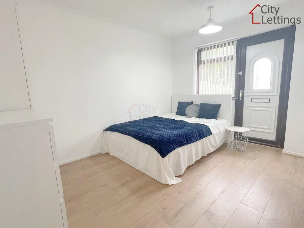 2 bedroom semi-detached bungalow for rent