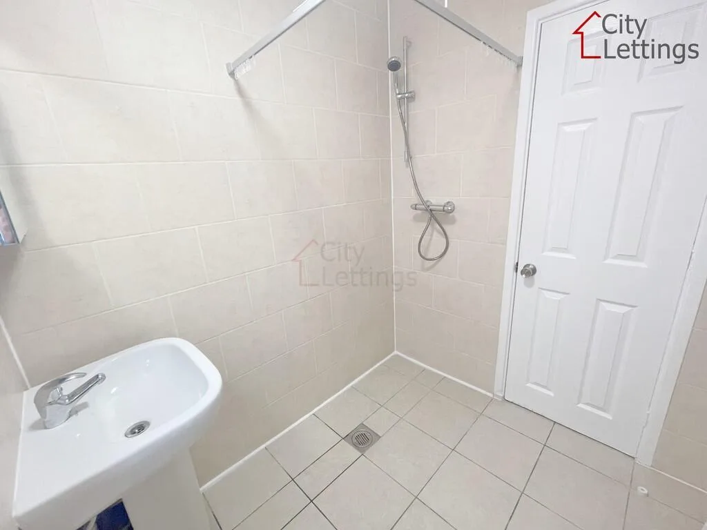 2 bedroom semi-detached bungalow for rent