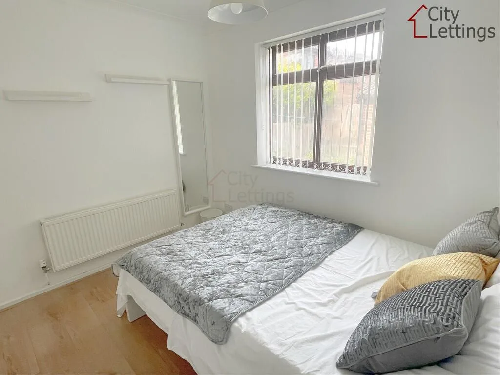 2 bedroom semi-detached bungalow for rent