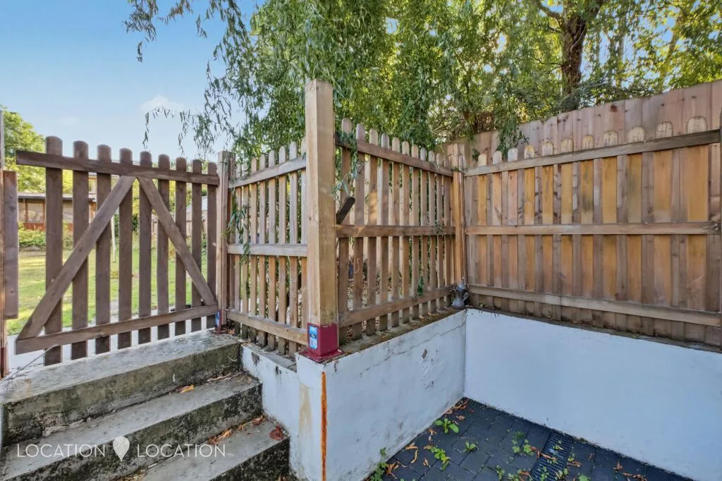 1 bedroom maisonette for rent