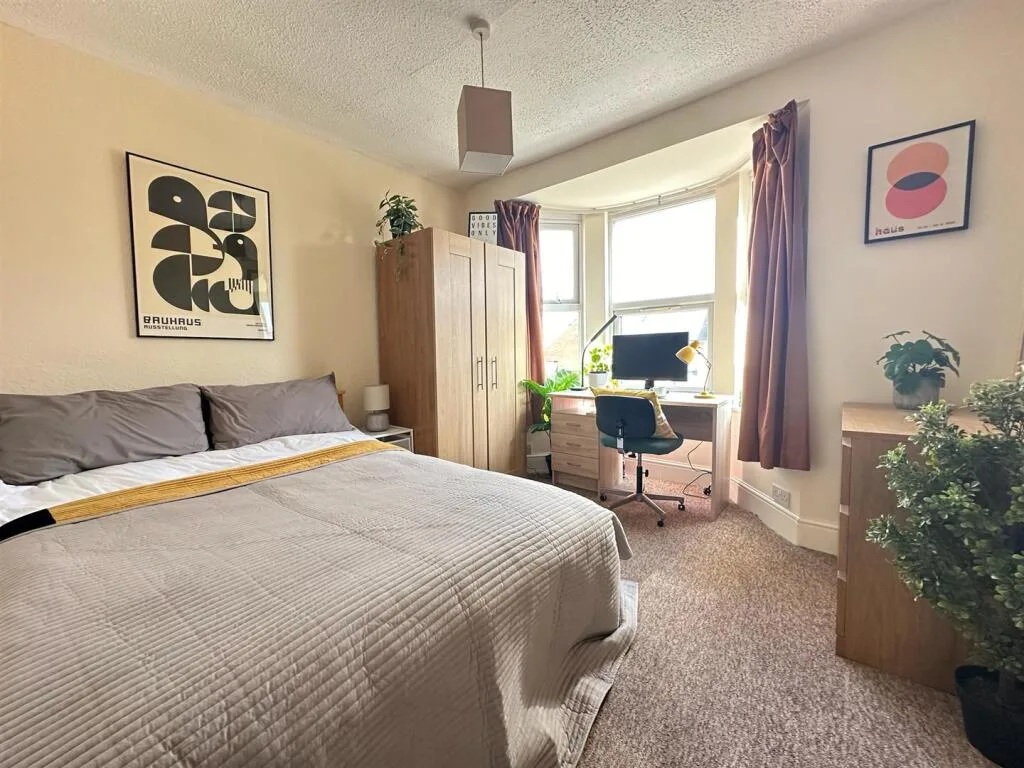 7 bedroom terraced house for rent