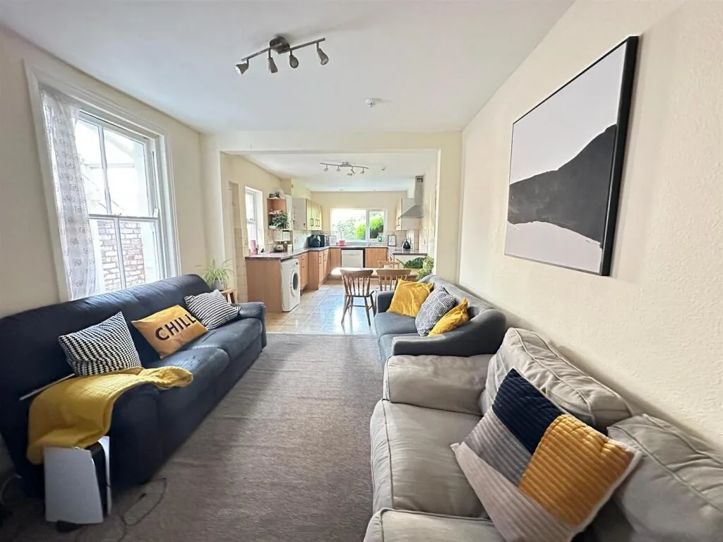 7 bedroom terraced house for rent