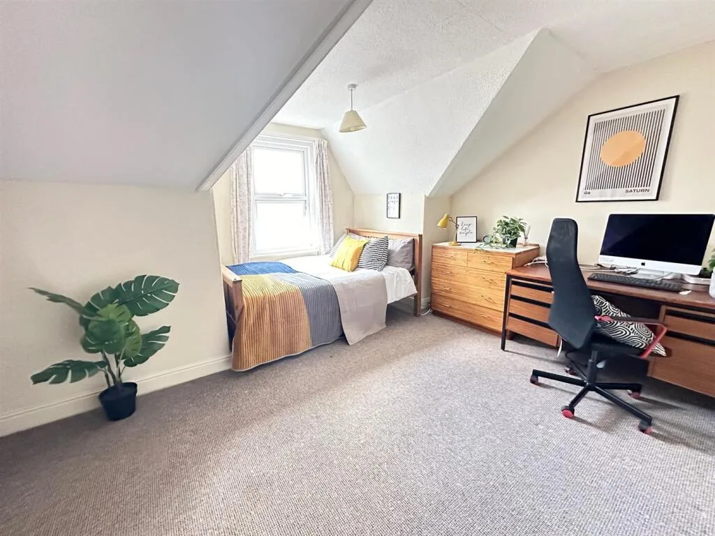 7 bedroom terraced house for rent