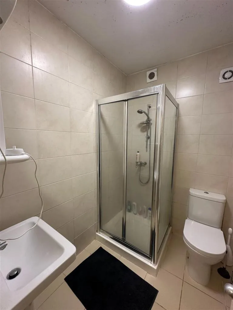 7 bedroom terraced house for rent