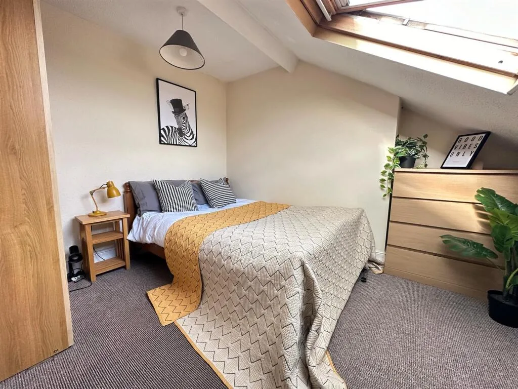 7 bedroom terraced house for rent