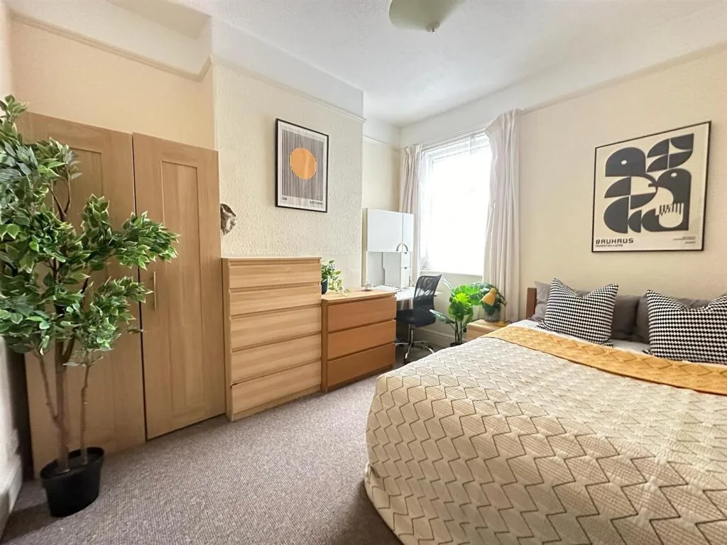 7 bedroom terraced house for rent
