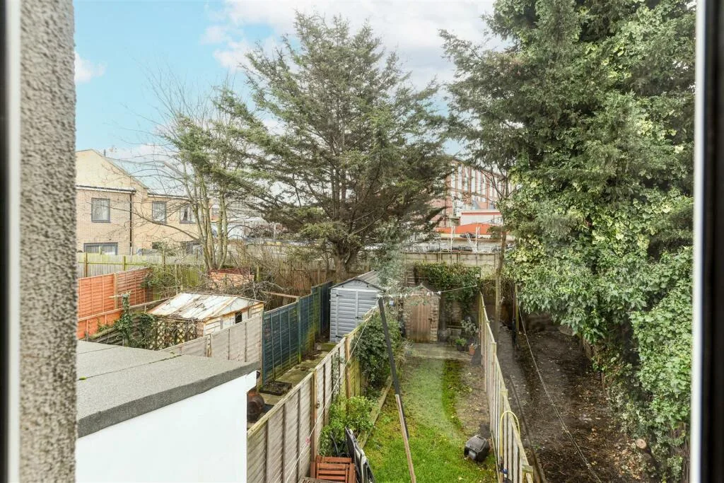 3 bedroom maisonette for rent