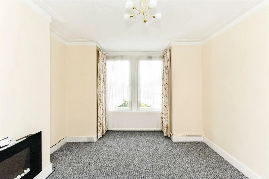 3 bedroom maisonette for rent