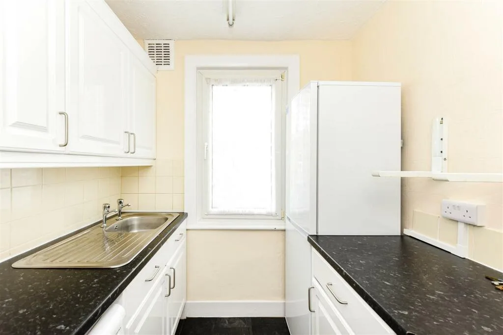 3 bedroom maisonette for rent