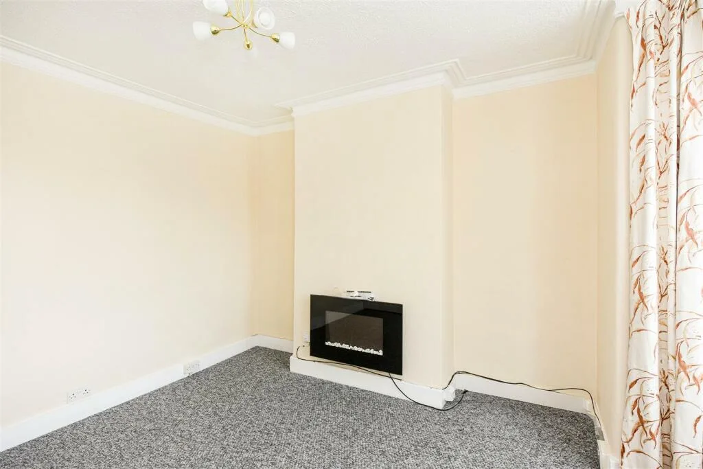 3 bedroom maisonette for rent