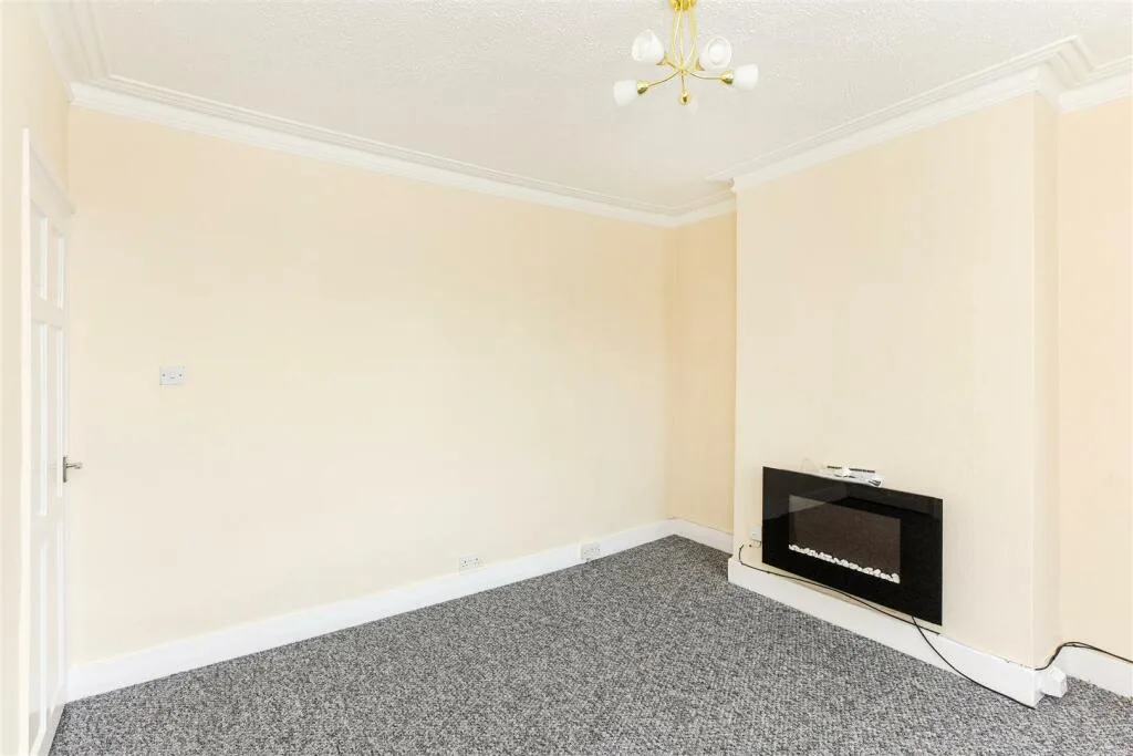 3 bedroom maisonette for rent