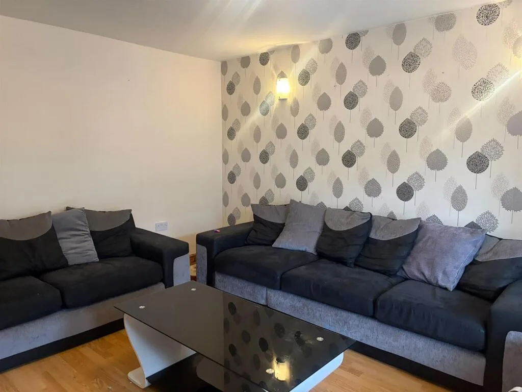 3 bedroom semi-detached house for rent