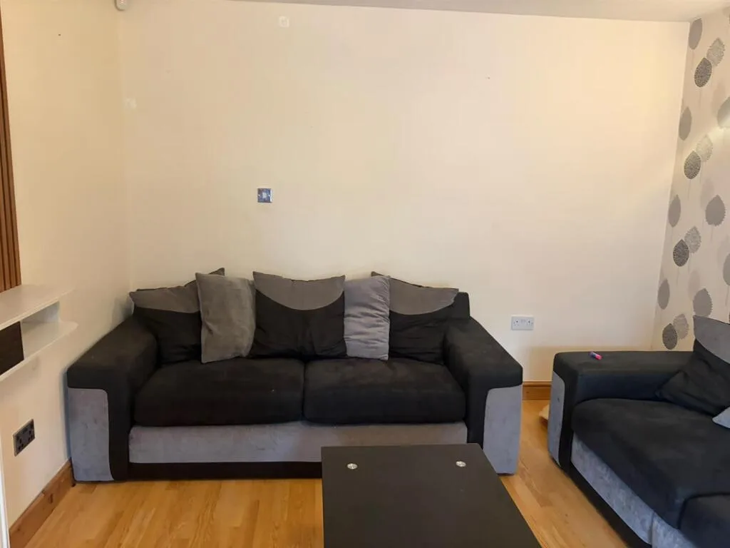 3 bedroom semi-detached house for rent