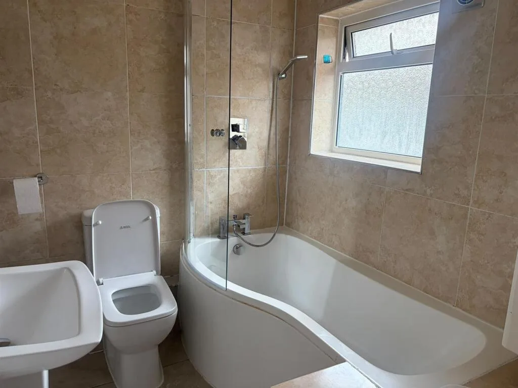 3 bedroom semi-detached house for rent