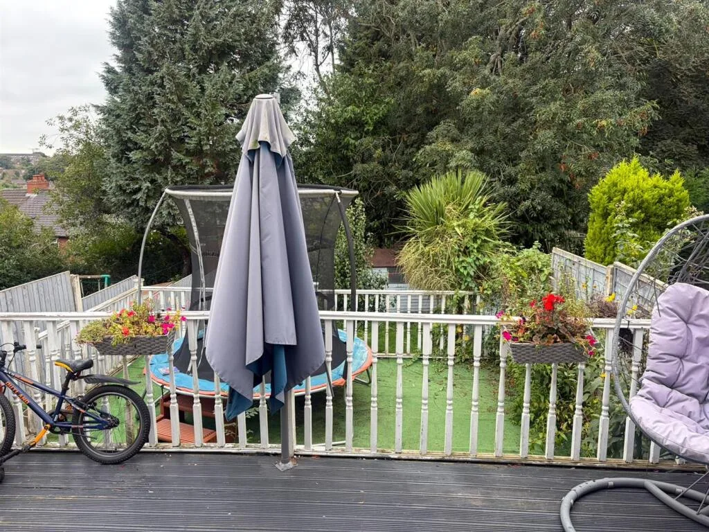 3 bedroom semi-detached house for rent