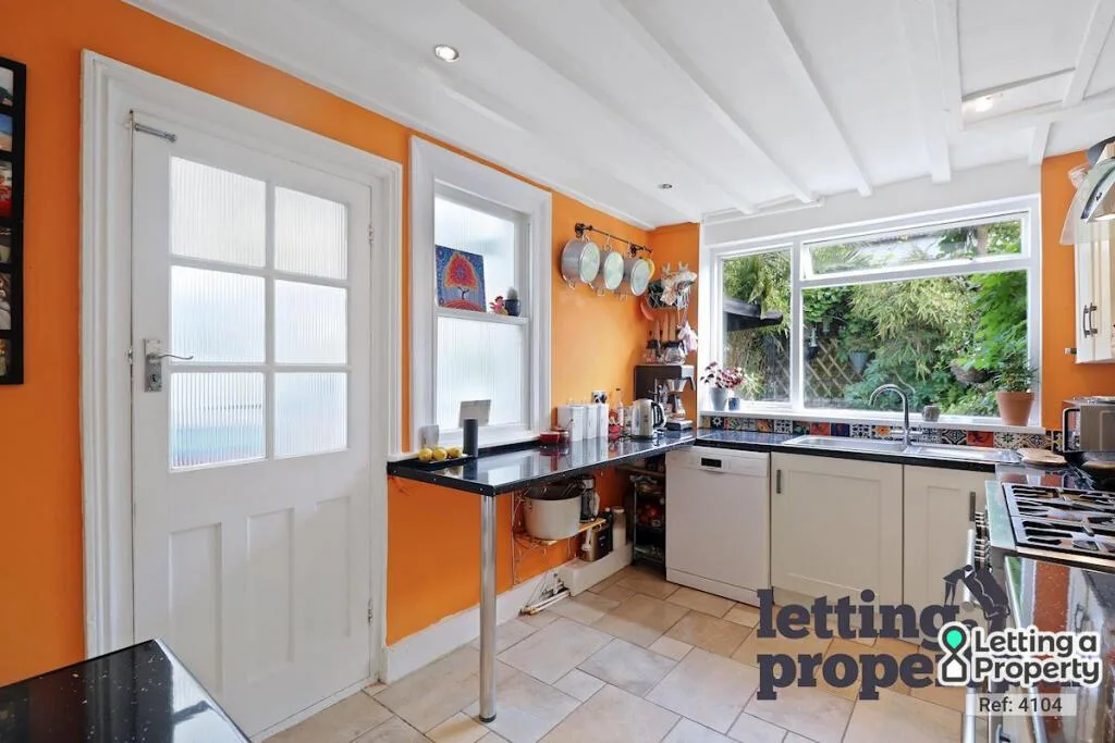 2 bedroom semi-detached house for rent