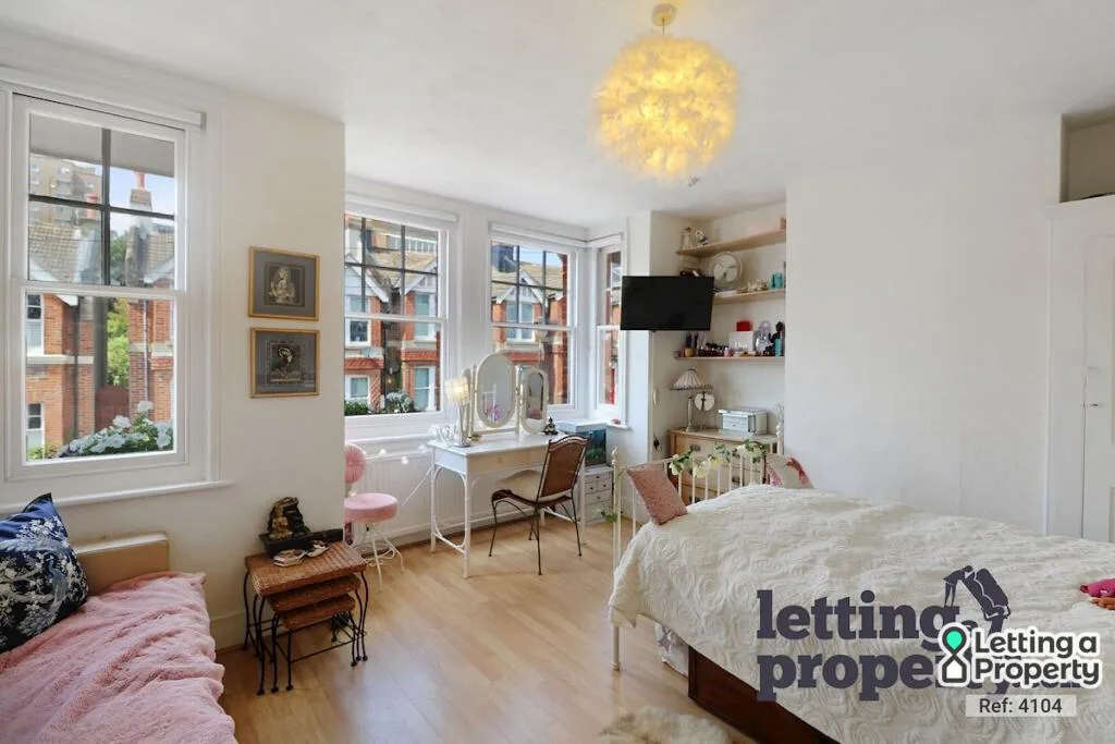 2 bedroom semi-detached house for rent