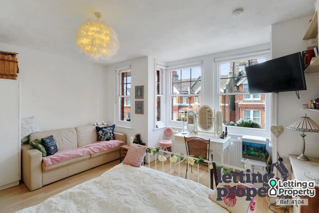 2 bedroom semi-detached house for rent