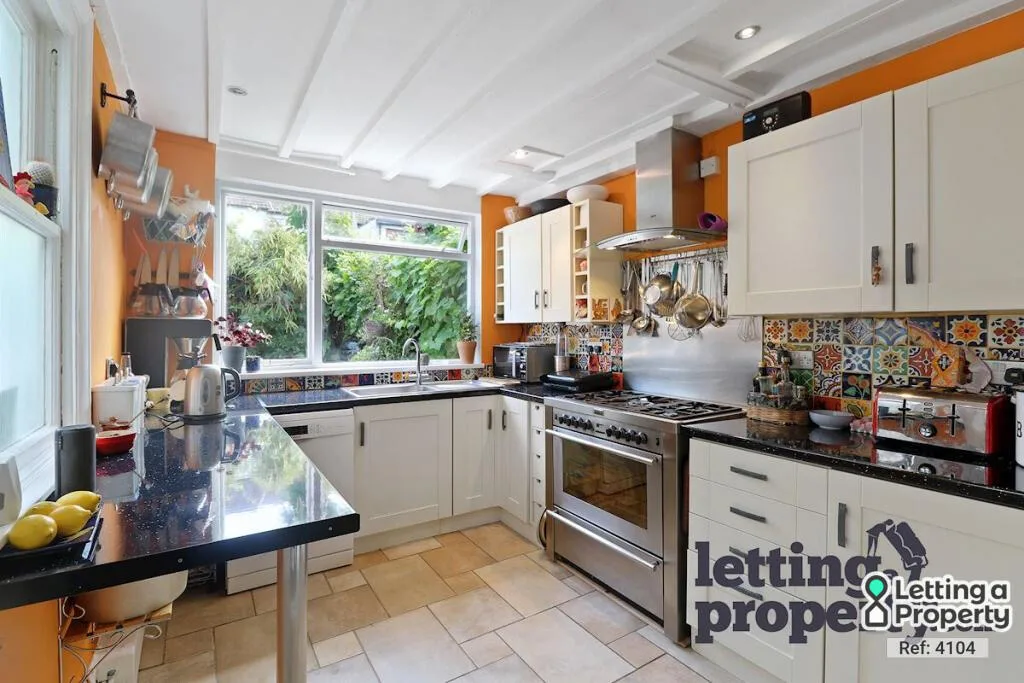 2 bedroom semi-detached house for rent