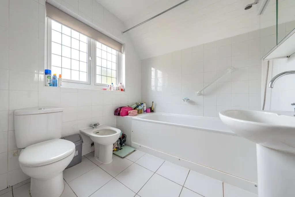 3 bedroom semi-detached house for rent