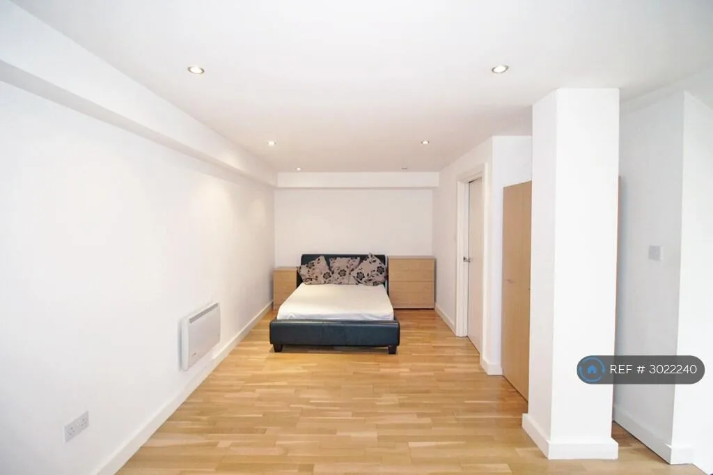 2 bedroom penthouse for rent