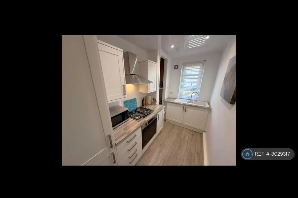 2 bedroom maisonette for rent