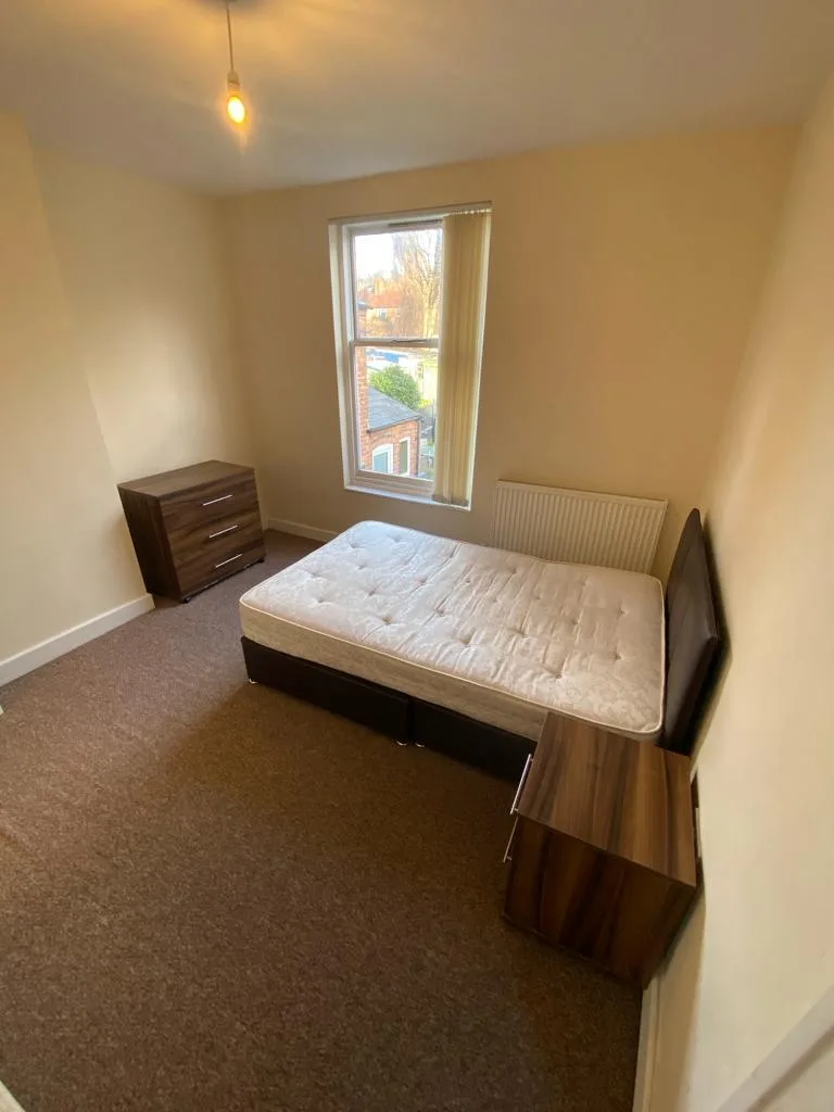 1 bedroom house of multiple occupation for rent