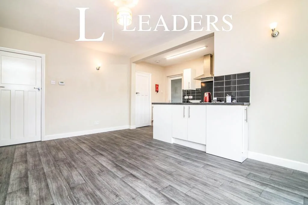 3 bedroom semi-detached house for rent