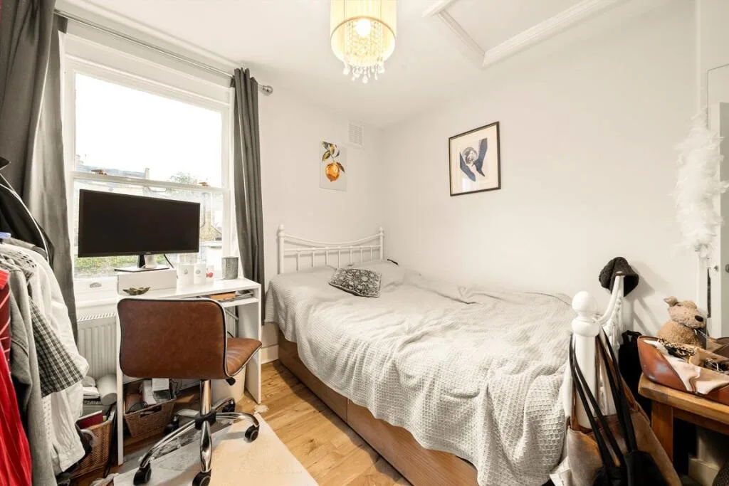 2 bedroom maisonette for rent