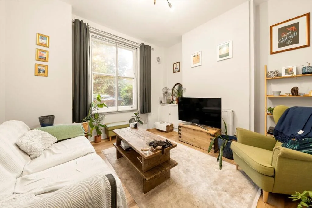 2 bedroom maisonette for rent