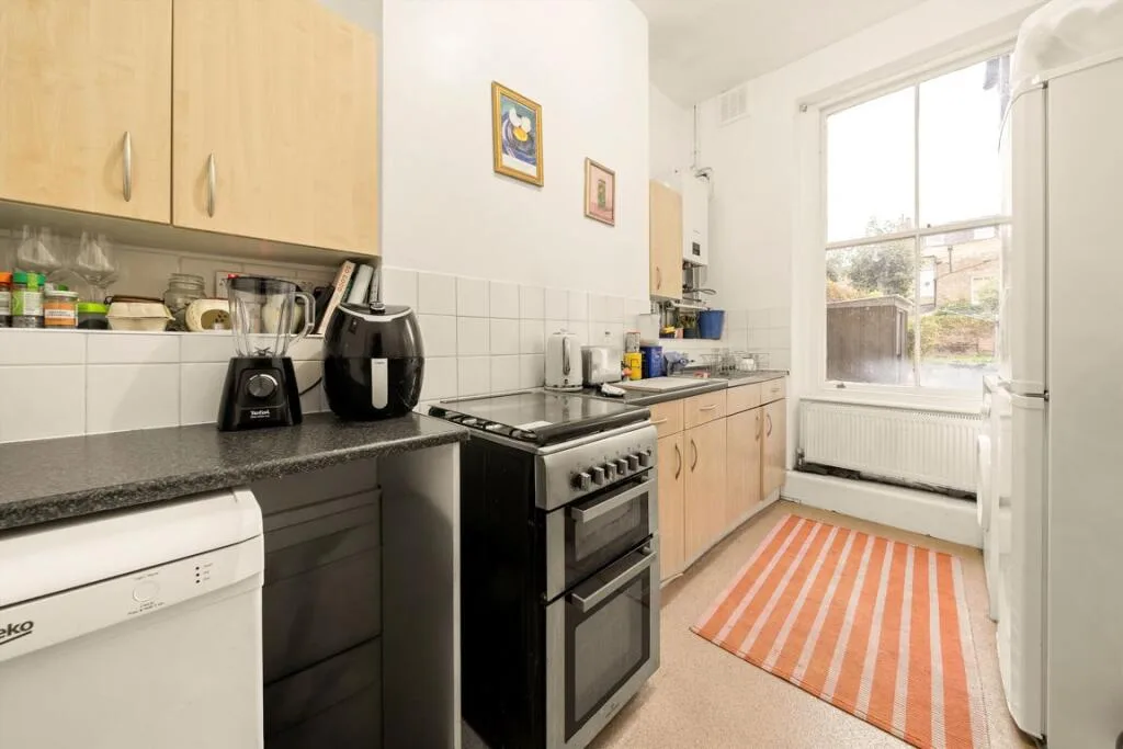 2 bedroom maisonette for rent
