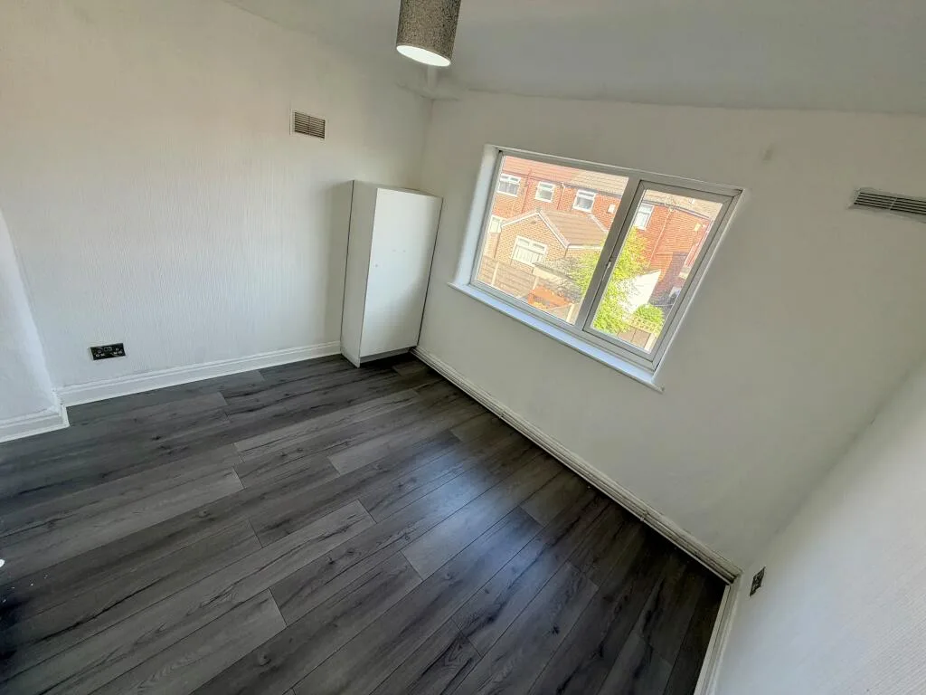 3 bedroom semi-detached house for rent
