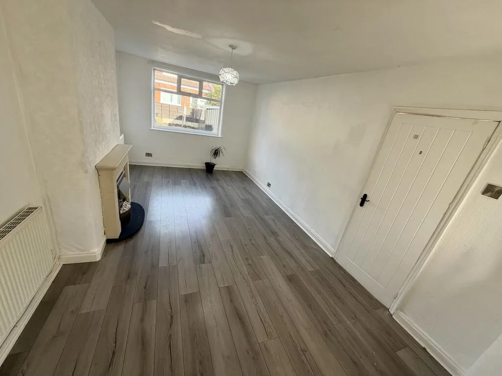 3 bedroom semi-detached house for rent