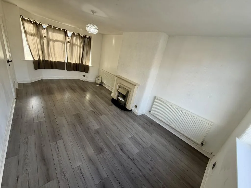 3 bedroom semi-detached house for rent