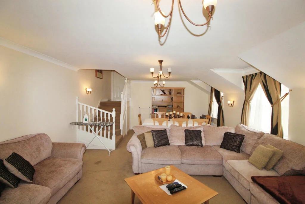 3 bedroom flat for rent